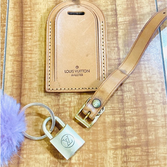 Louis Vuitton Tag and Lock (226) “A Thousand Years” - Picture 12 of 16